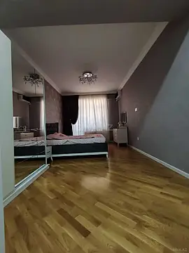 Satılır 4 otaqlı mənzil 180 m²