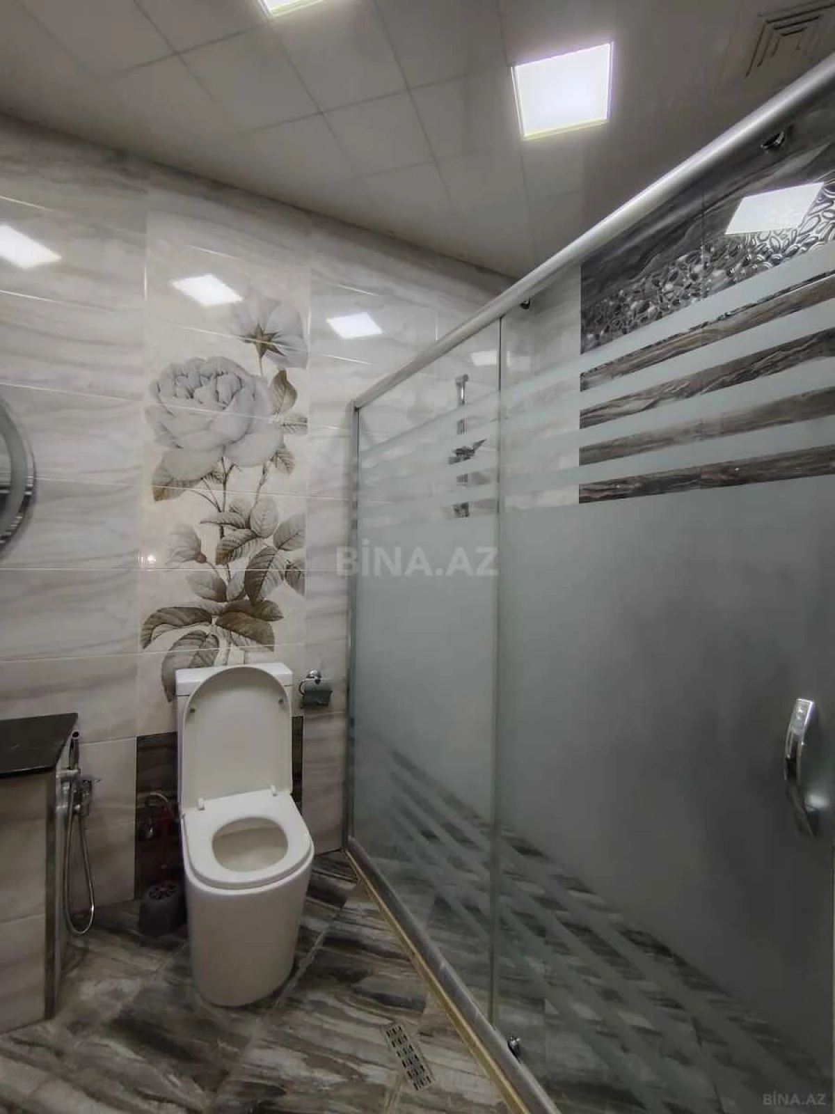 Satılır 4 otaqlı mənzil 180 m²