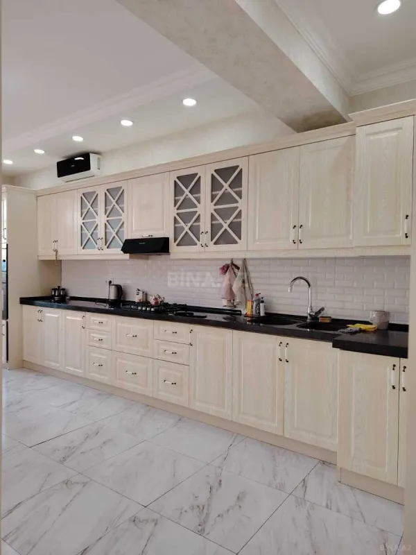 Satılır 4 otaqlı mənzil 180 m²