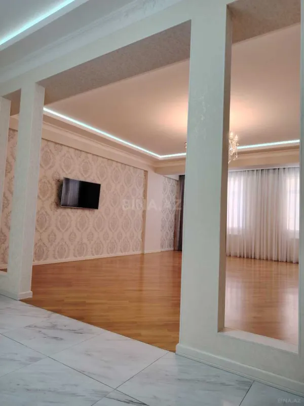Satılır 4 otaqlı mənzil 180 m²