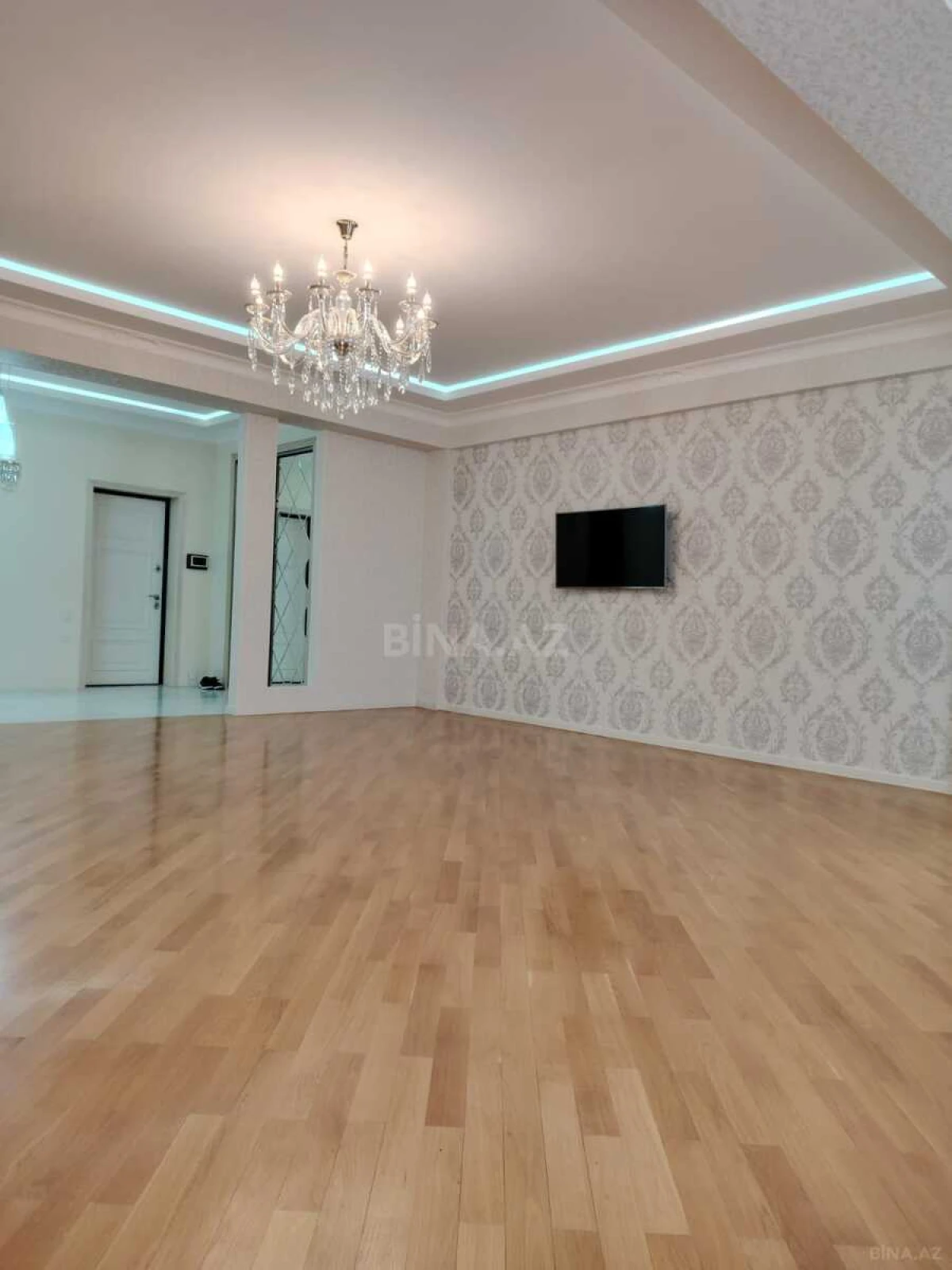 Satılır 4 otaqlı mənzil 180 m²