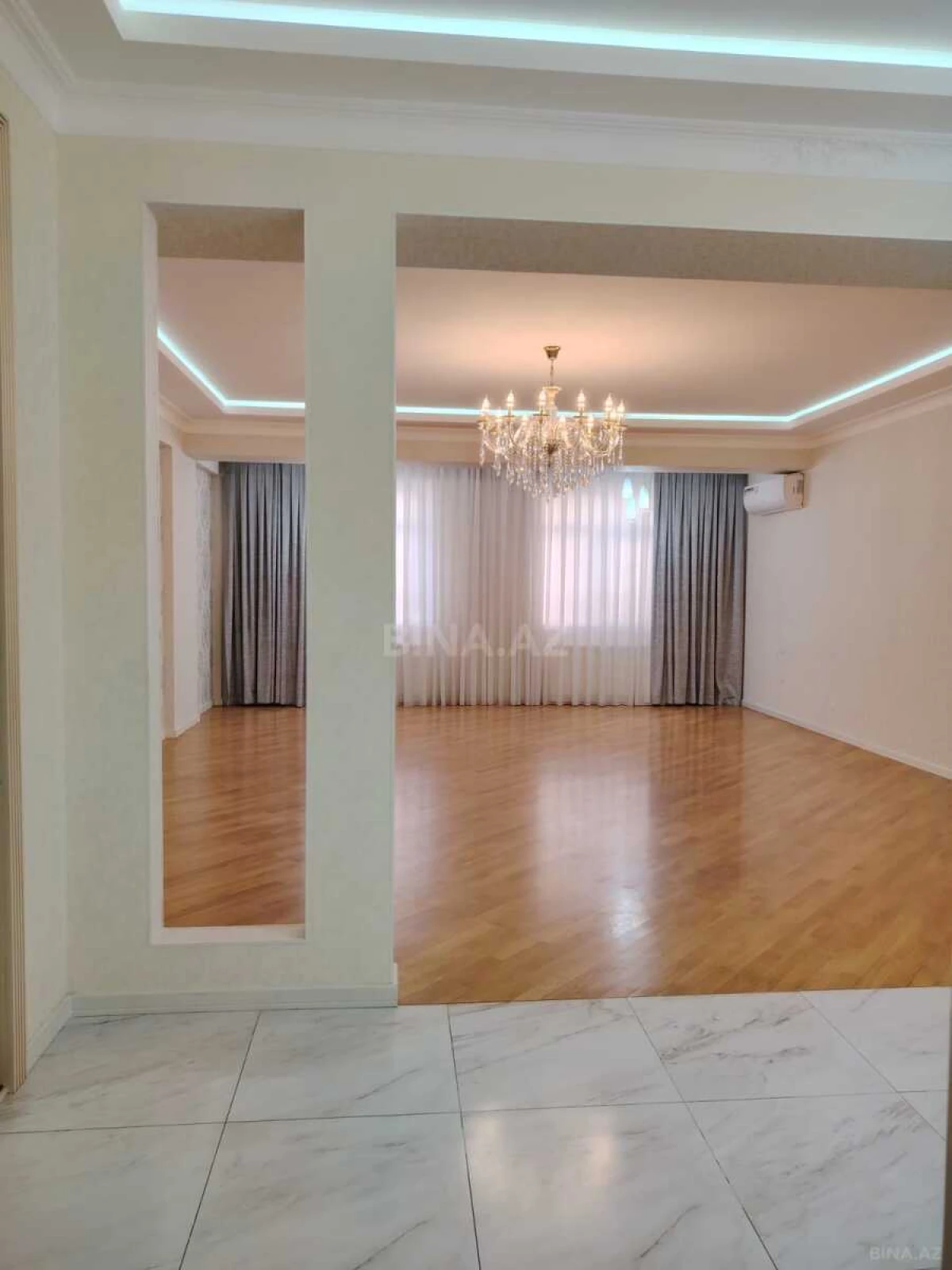 Satılır 4 otaqlı mənzil 180 m²