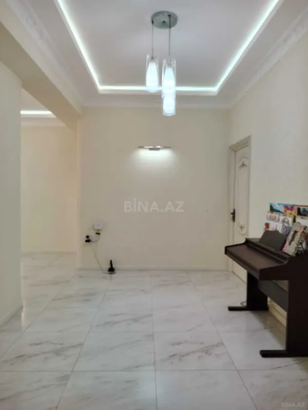 Satılır 4 otaqlı mənzil 180 m²