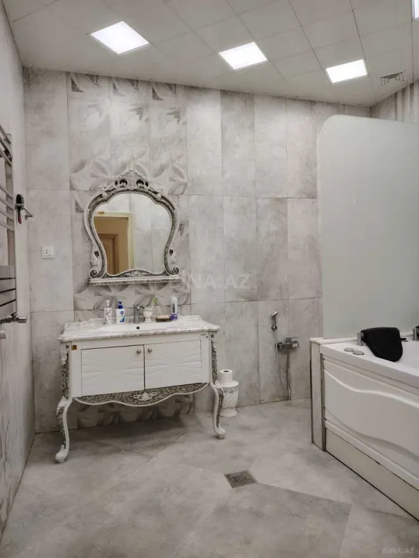 Satılır 4 otaqlı mənzil 180 m²