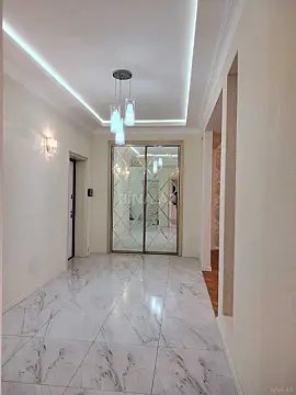 Satılır 4 otaqlı mənzil 180 m²