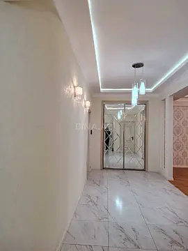 Satılır 4 otaqlı mənzil 180 m²