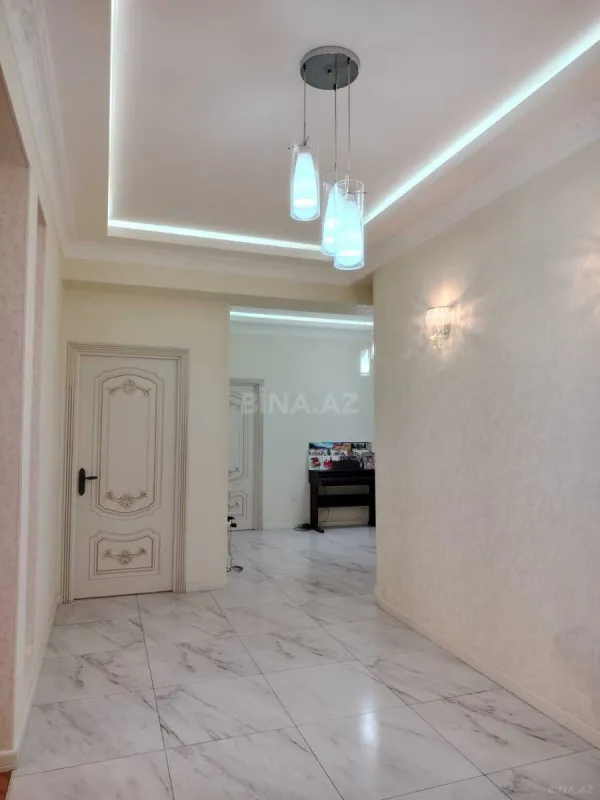 Satılır 4 otaqlı mənzil 180 m²