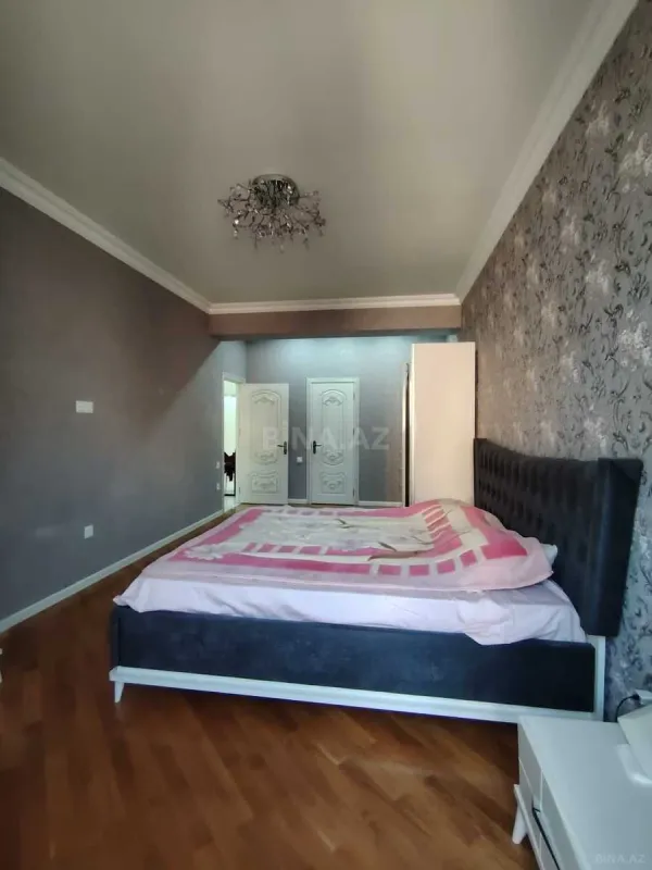 Satılır 4 otaqlı mənzil 180 m²