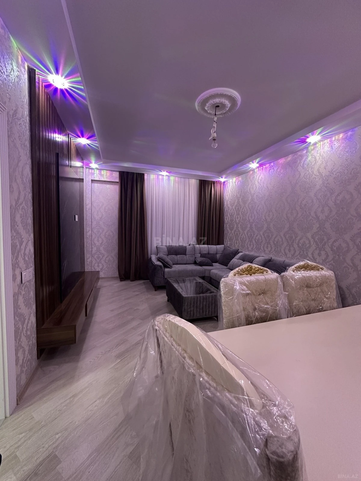 Kirayə verilir 2 otaqlı mənzil 76 m²