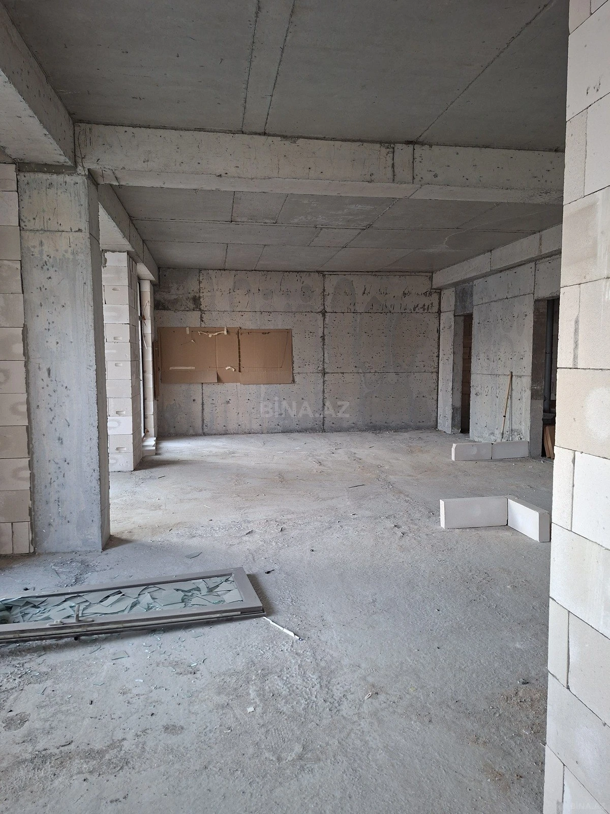 Satılır 3 otaqlı mənzil 169 m²