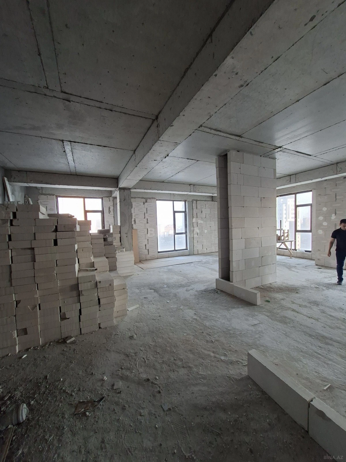 Satılır 3 otaqlı mənzil 169 m²