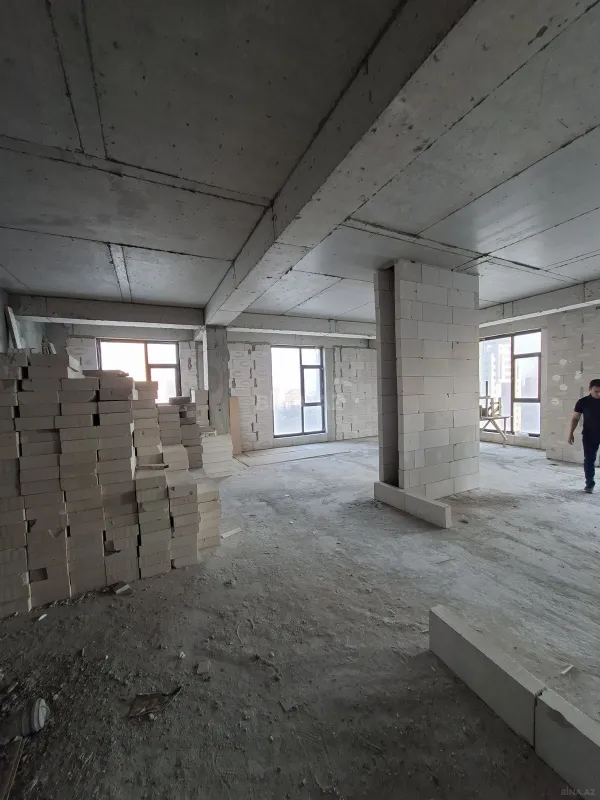 Satılır 3 otaqlı mənzil 169 m²