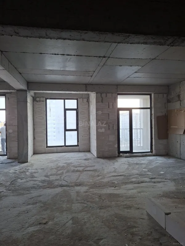 Satılır 3 otaqlı mənzil 169 m²