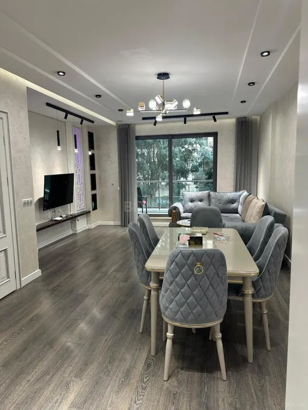 Kirayə verilir 2 otaqlı mənzil 105 m²