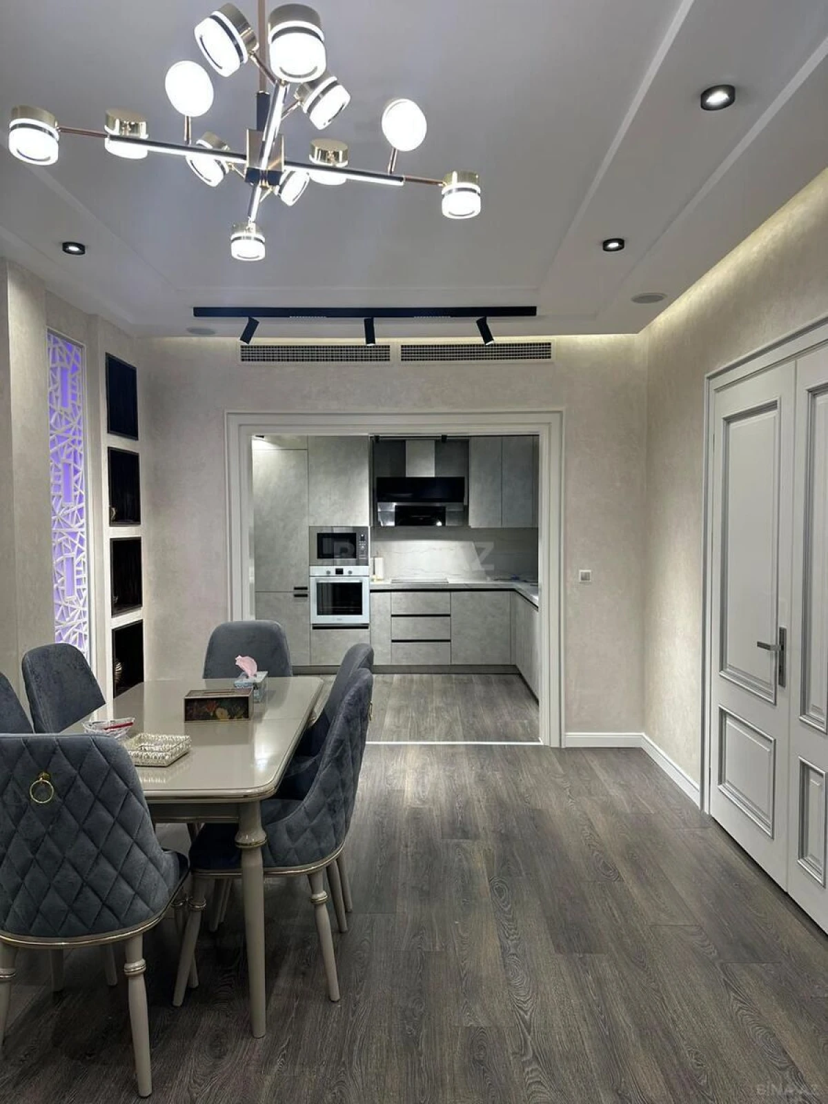 Kirayə verilir 2 otaqlı mənzil 105 m²