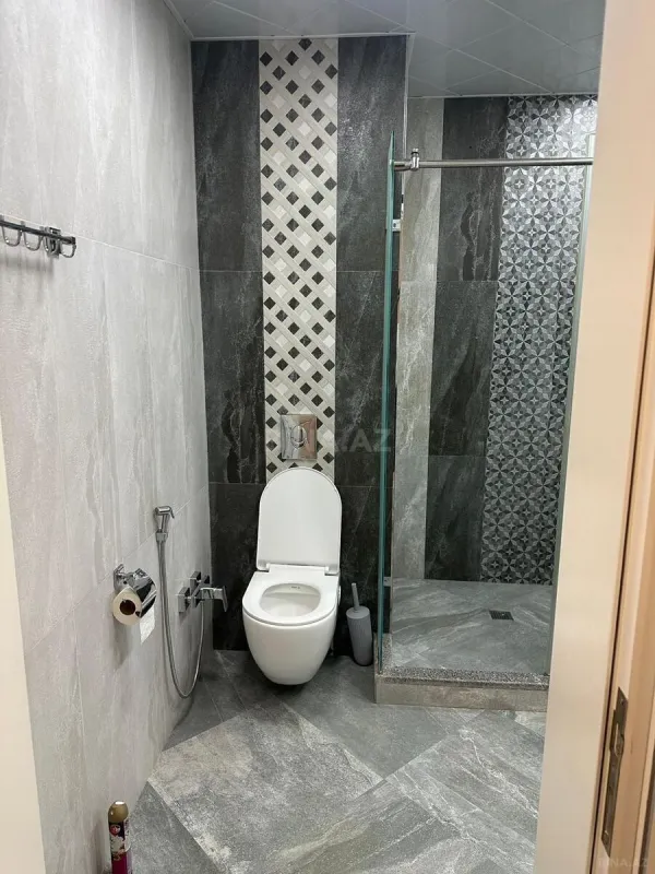 Kirayə verilir 2 otaqlı mənzil 105 m²