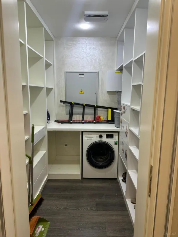 Kirayə verilir 2 otaqlı mənzil 105 m²