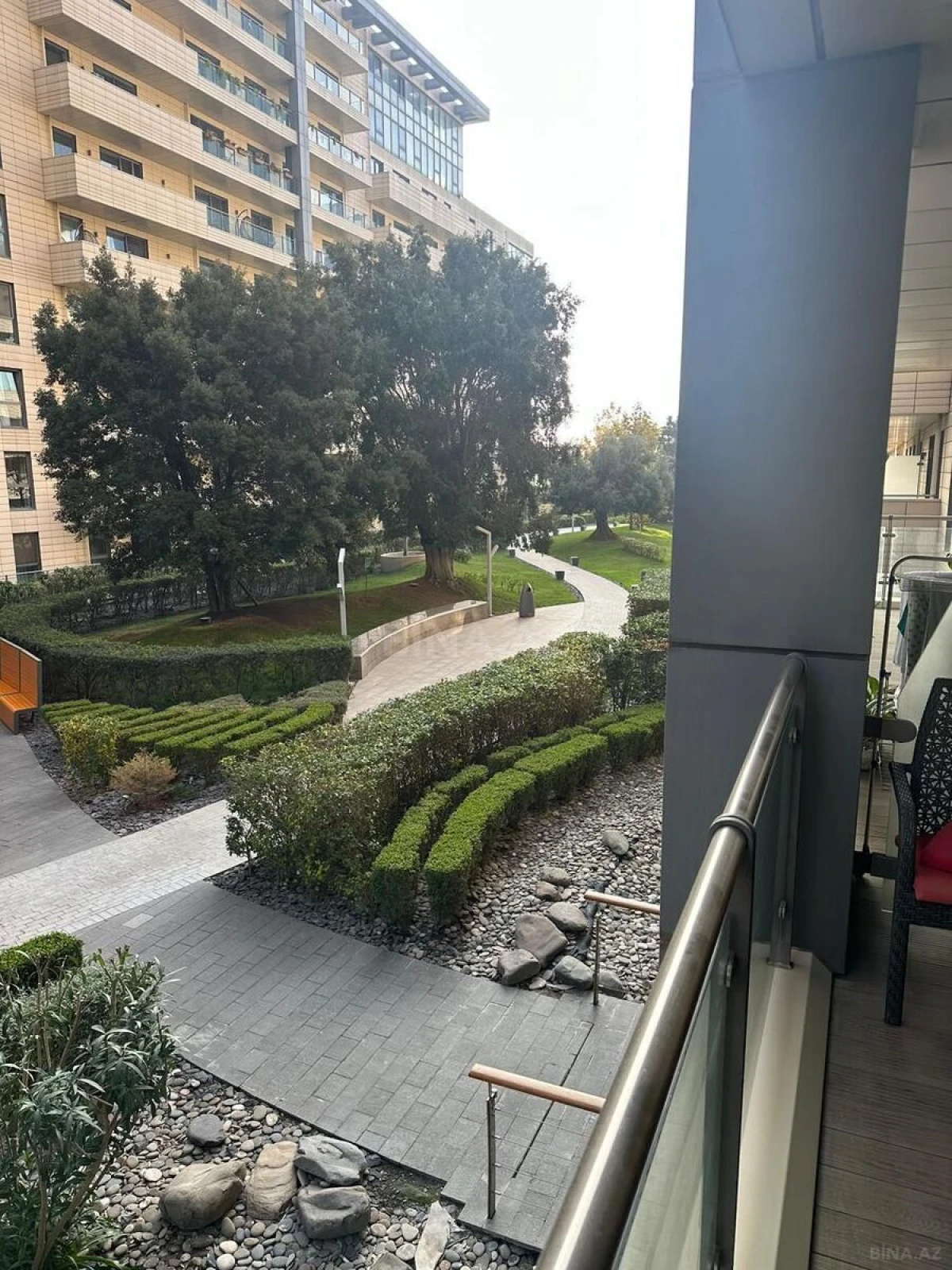 Kirayə verilir 2 otaqlı mənzil 105 m²