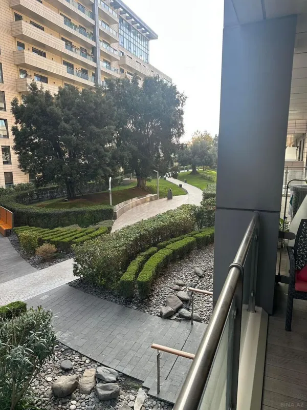 Kirayə verilir 2 otaqlı mənzil 105 m²