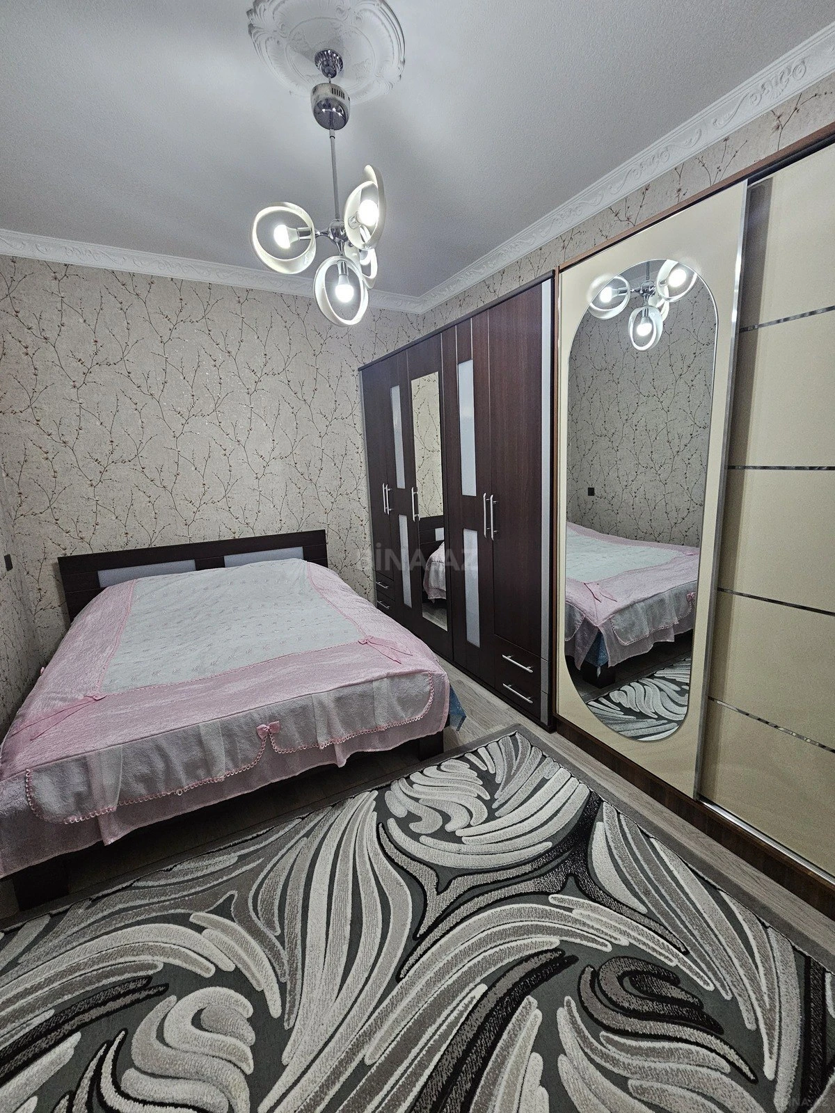 Satılır 2 otaqlı mənzil 70 m²