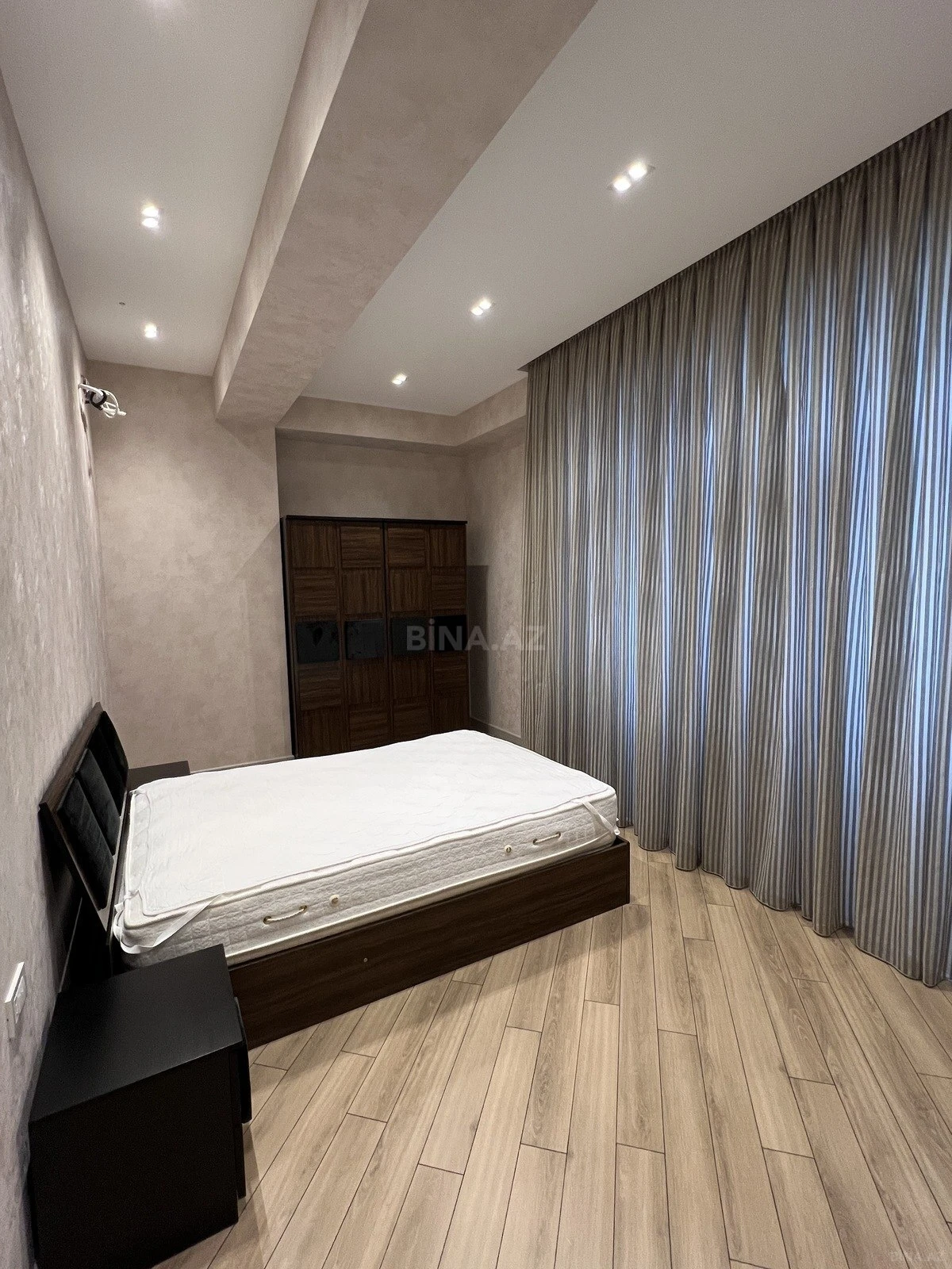 Kirayə verilir 2 otaqlı mənzil 93 m²