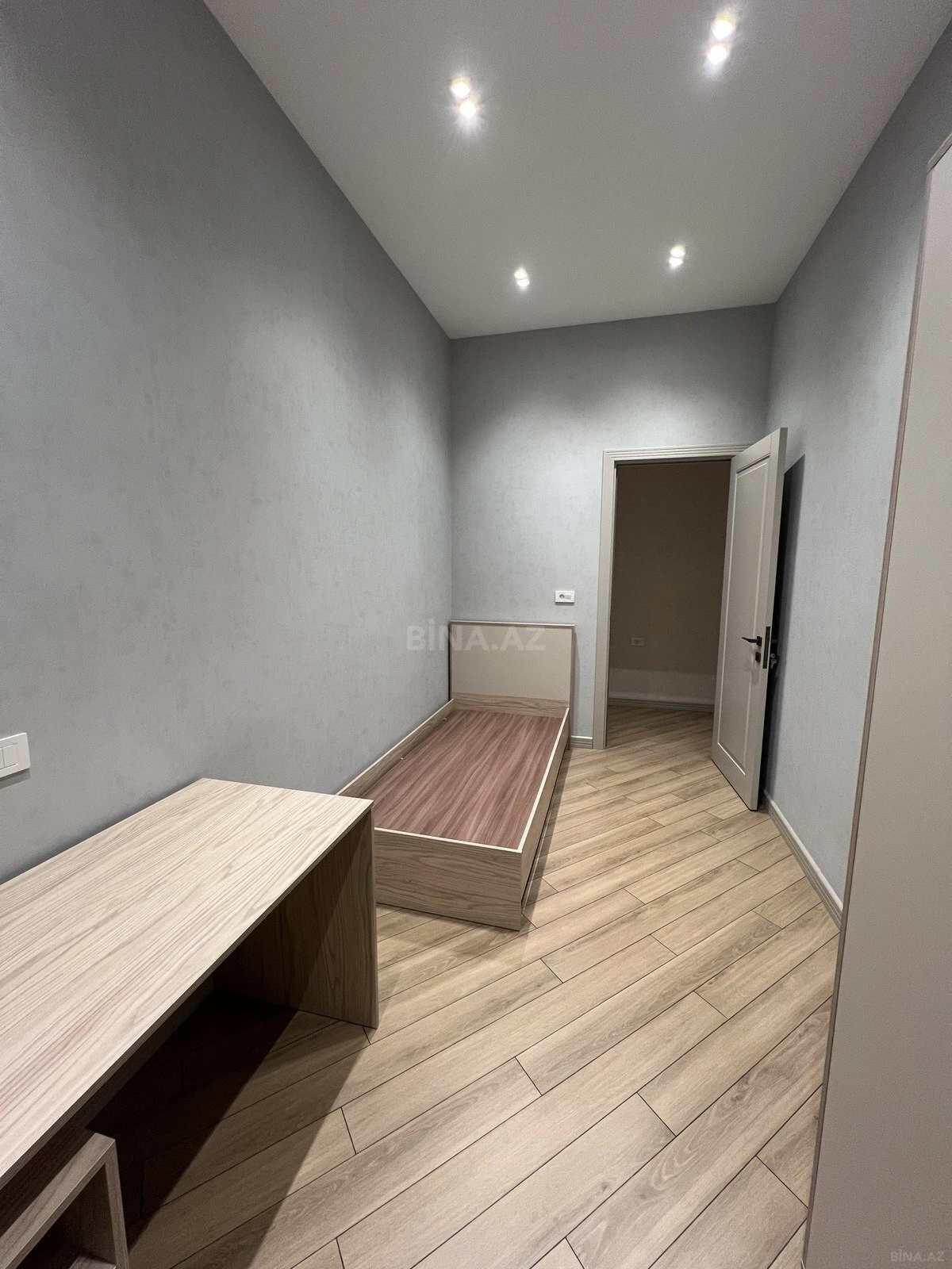 Kirayə verilir 2 otaqlı mənzil 93 m²