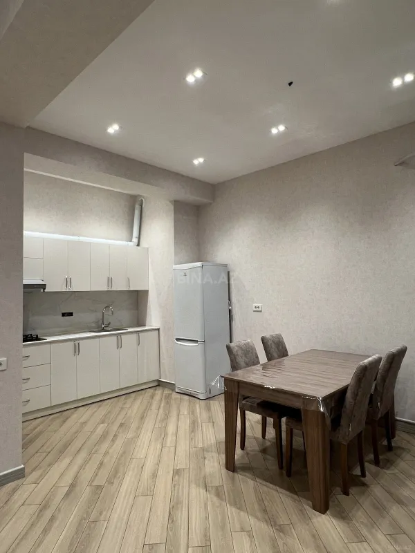 Kirayə verilir 2 otaqlı mənzil 93 m²