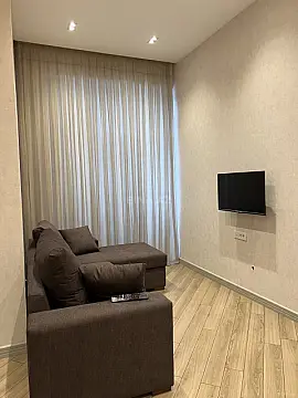 Kirayə verilir 2 otaqlı mənzil 93 m²