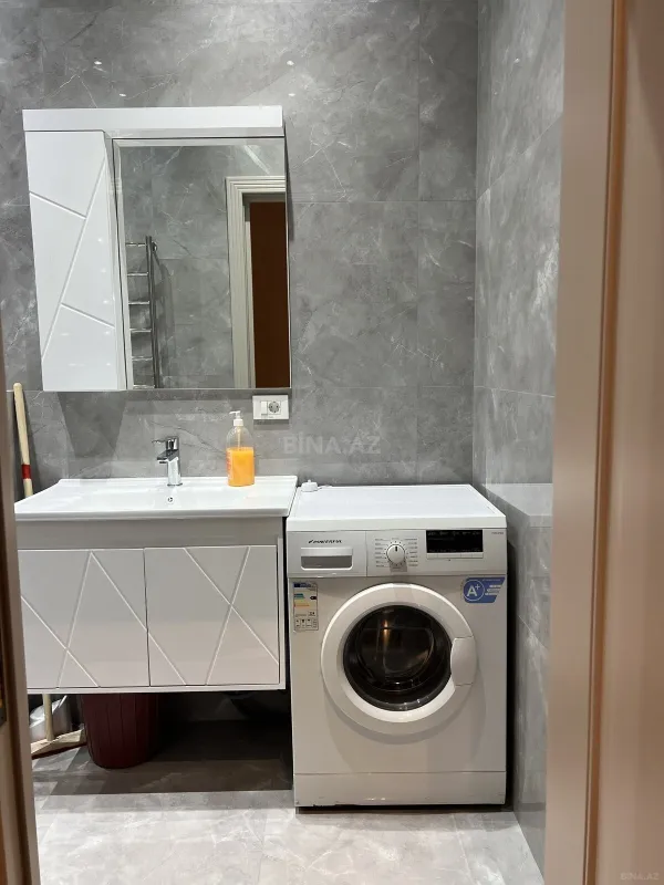 Kirayə verilir 2 otaqlı mənzil 93 m²