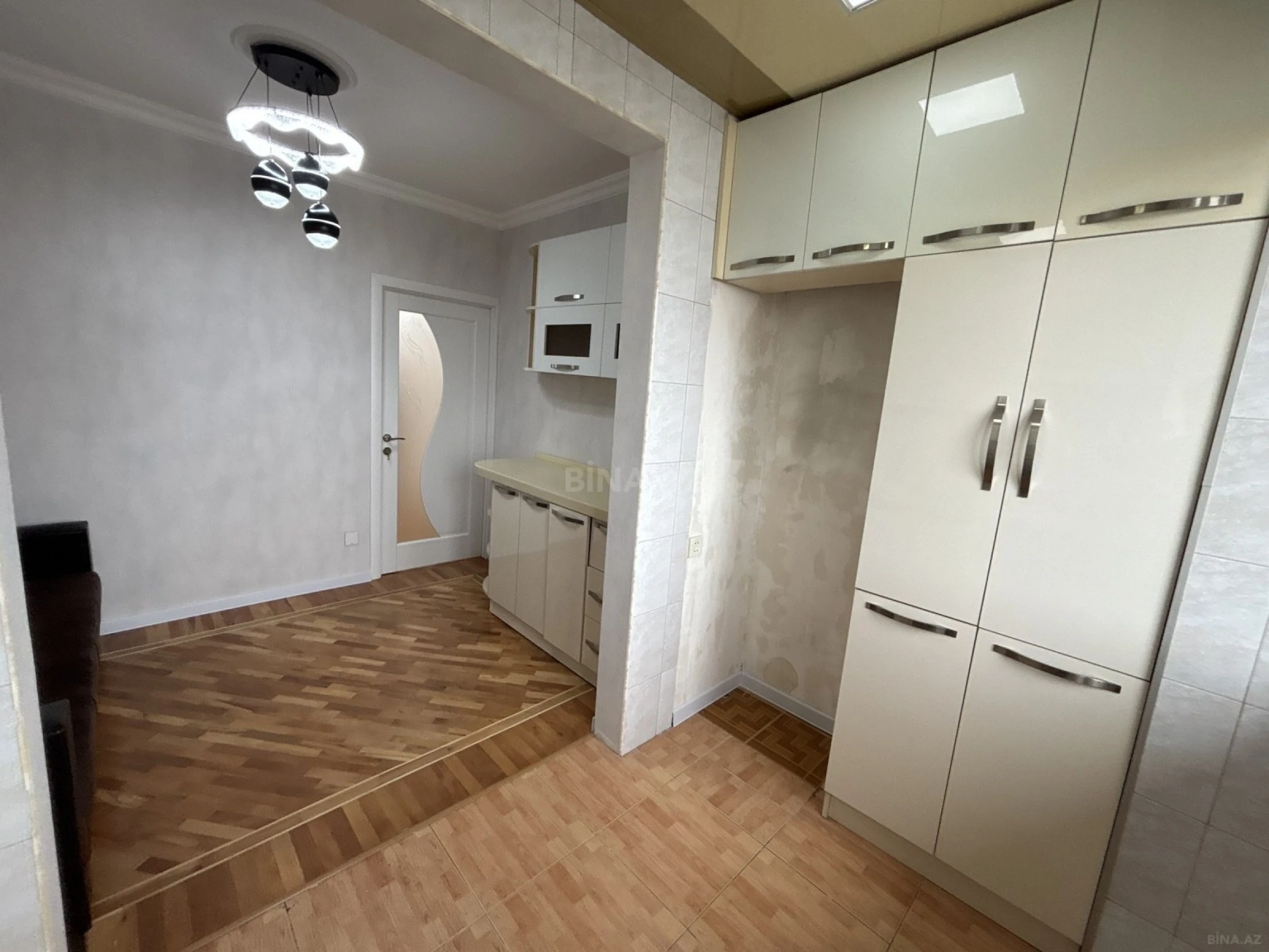 Satılır 2 otaqlı mənzil 65 m²
