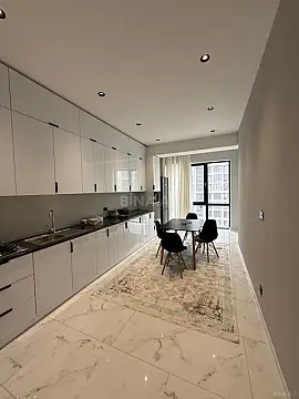 Kirayə verilir 2 otaqlı mənzil 117 m²