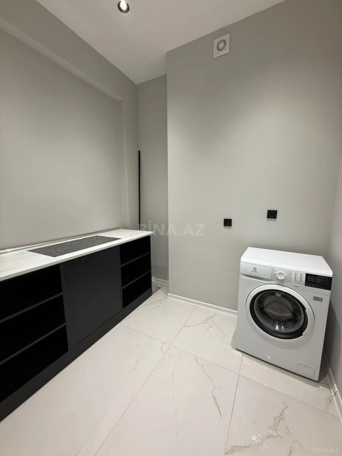 Kirayə verilir 2 otaqlı mənzil 117 m²
