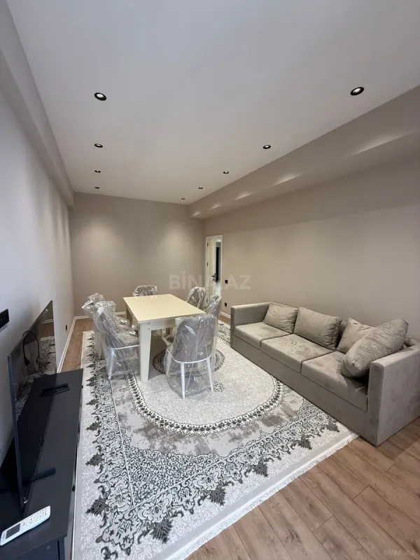 Kirayə verilir 2 otaqlı mənzil 117 m²