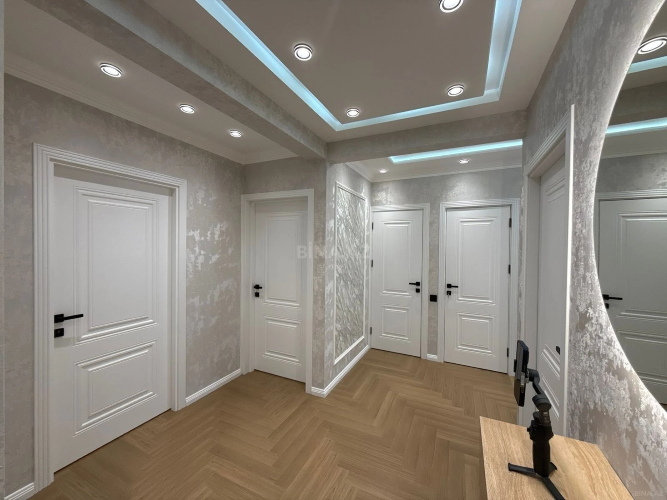 Satılır 3 otaqlı mənzil 223 m²