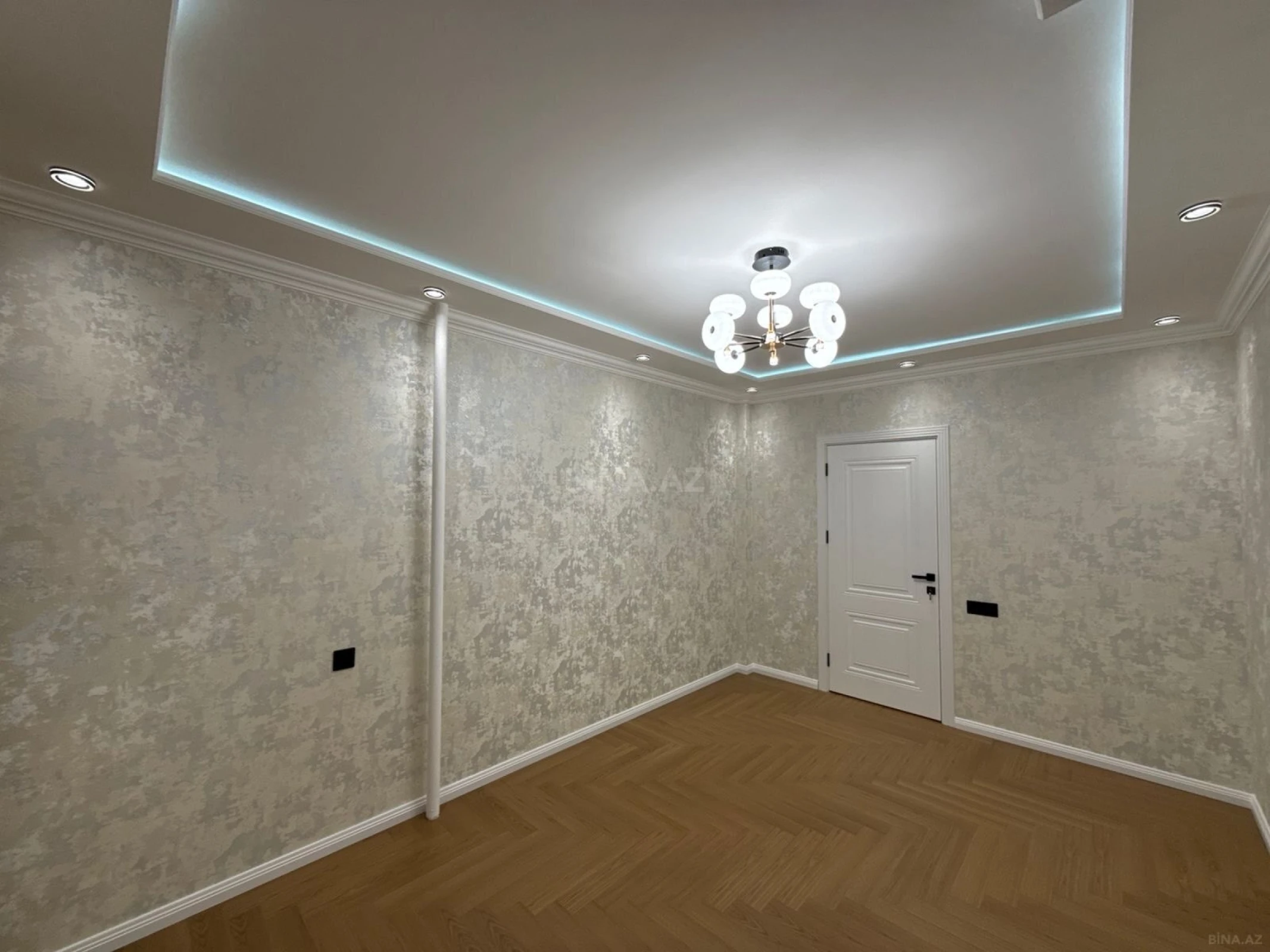 Satılır 3 otaqlı mənzil 223 m²