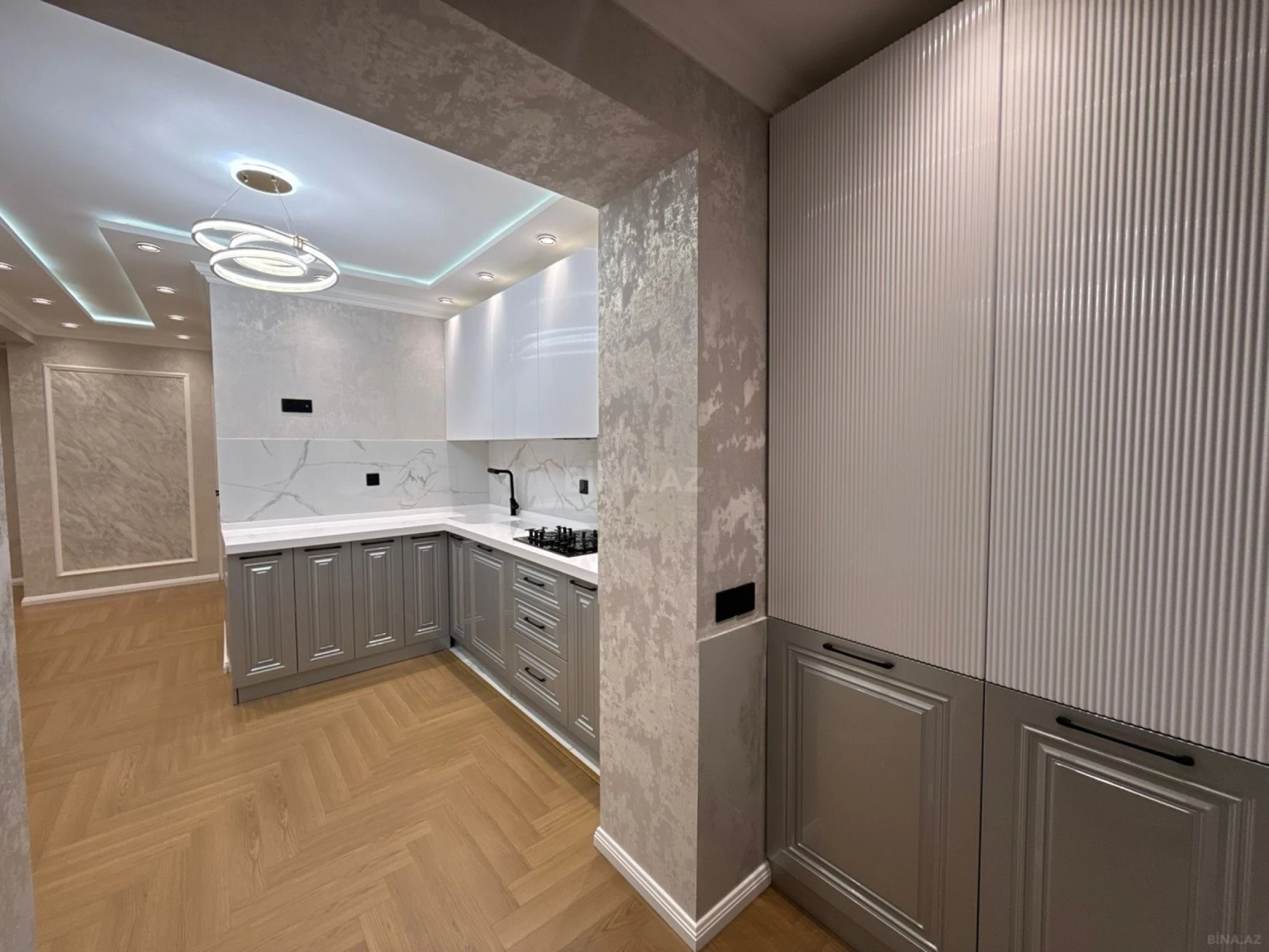 Satılır 3 otaqlı mənzil 223 m²