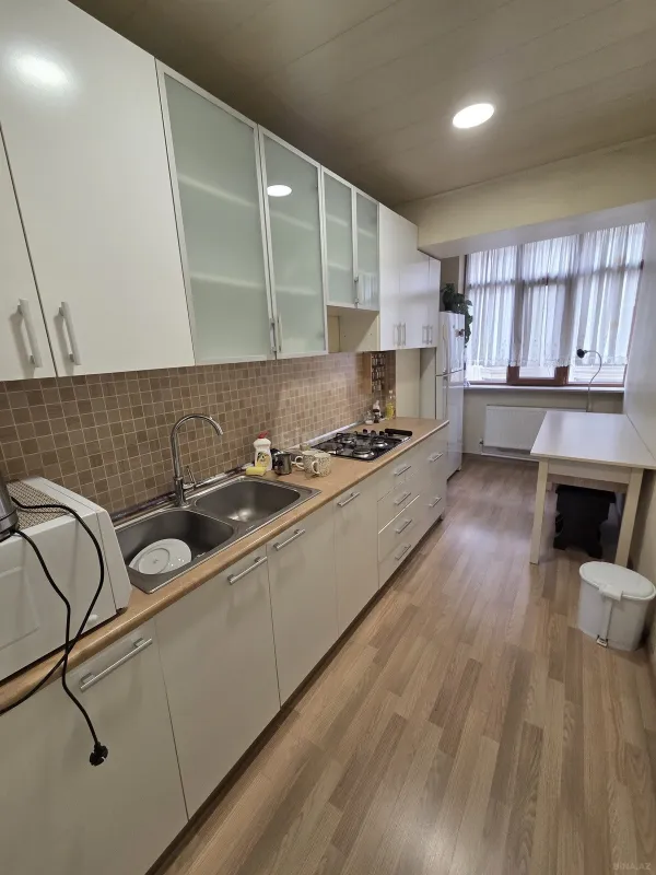 Kirayə verilir 2 otaqlı mənzil 70 m²