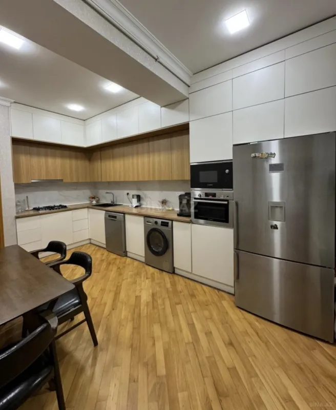 Satılır 3 otaqlı mənzil 140 m²