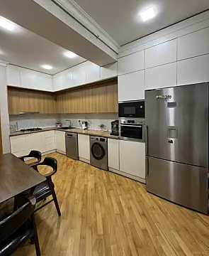 Satılır 3 otaqlı mənzil 140 m²
