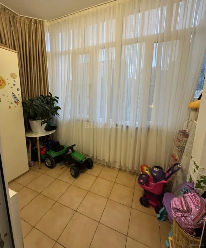 Satılır 3 otaqlı mənzil 140 m²