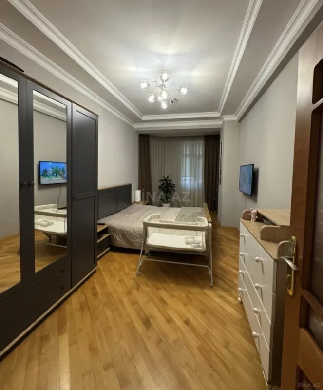 Satılır 3 otaqlı mənzil 140 m²