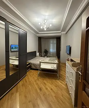Satılır 3 otaqlı mənzil 140 m²