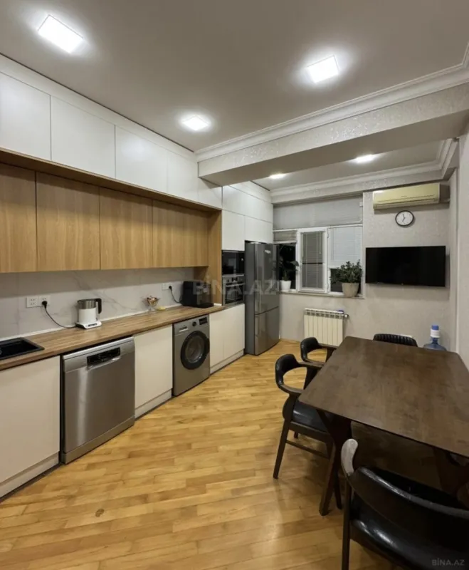 Satılır 3 otaqlı mənzil 140 m²
