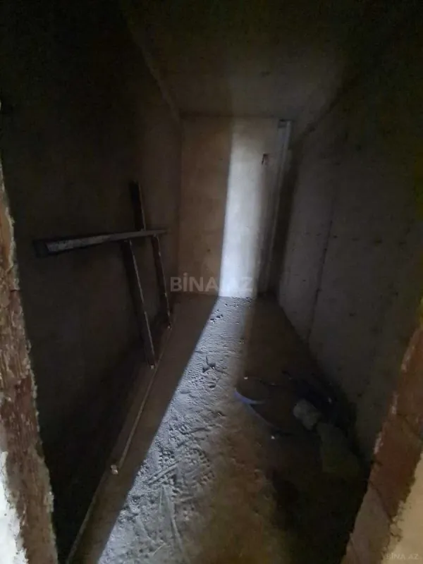Satılır 4 otaqlı mənzil 196 m²