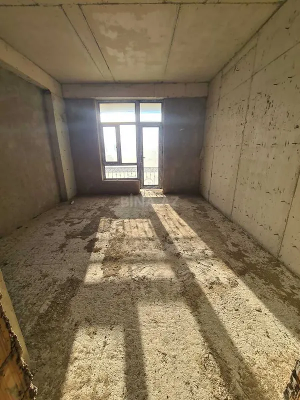 Satılır 4 otaqlı mənzil 196 m²