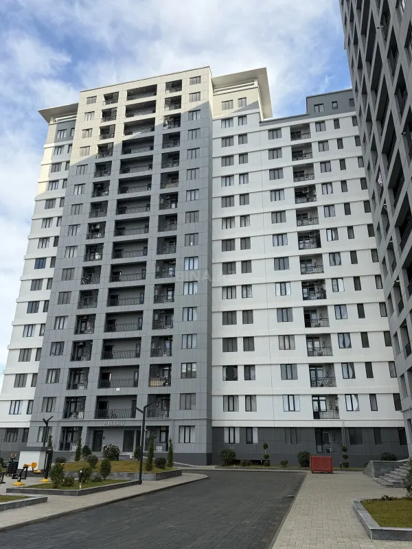 Satılır 3 otaqlı mənzil 76 m²