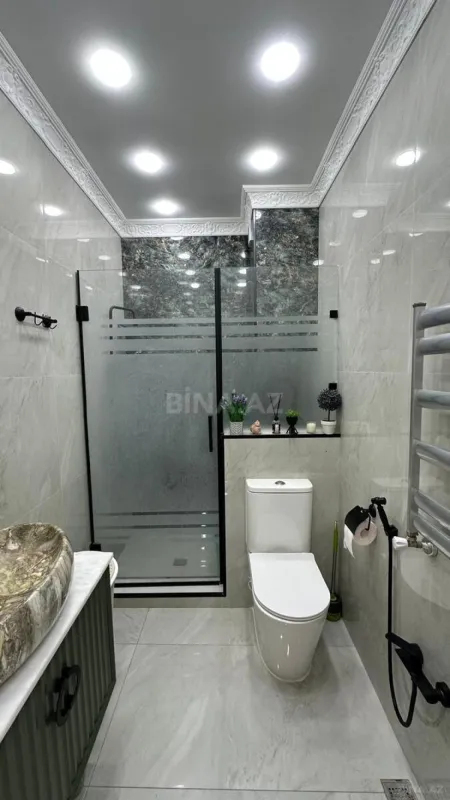 Satılır 2 otaqlı mənzil 82 m²