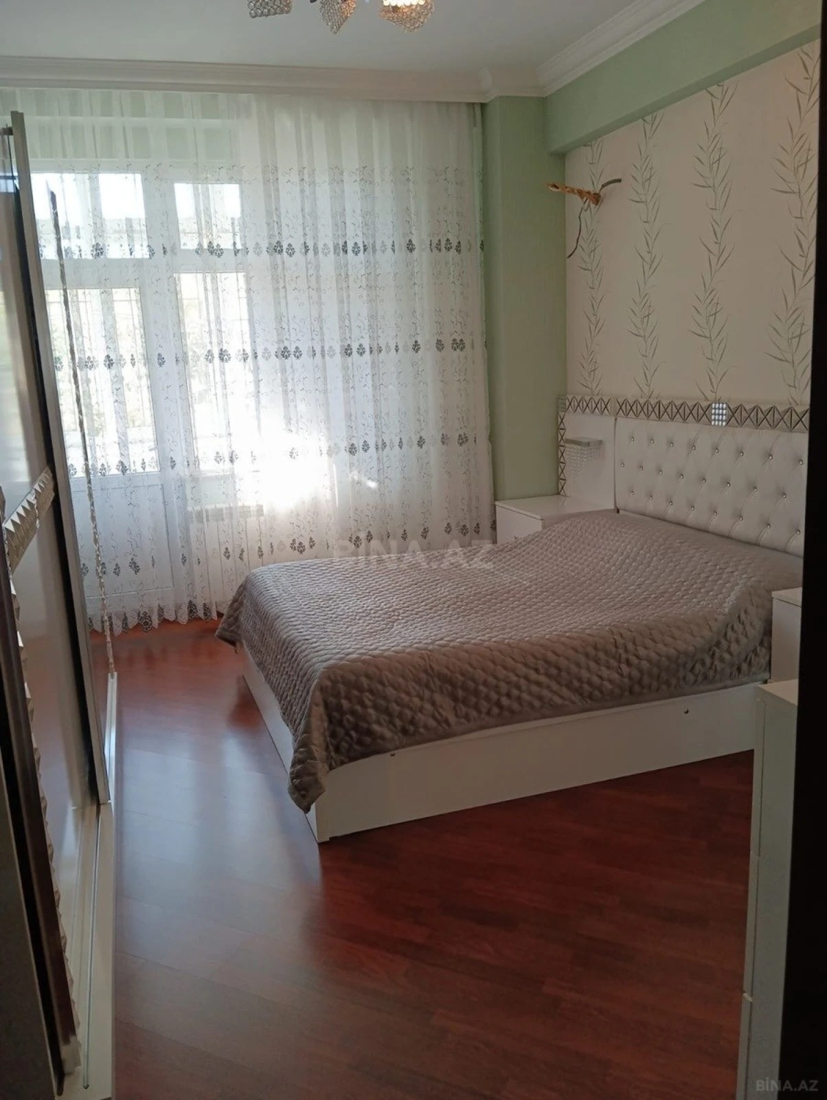 Satılır 3 otaqlı mənzil 138 m²