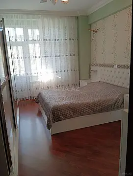 Satılır 3 otaqlı mənzil 138 m²