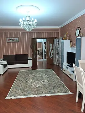 Satılır 3 otaqlı mənzil 138 m²